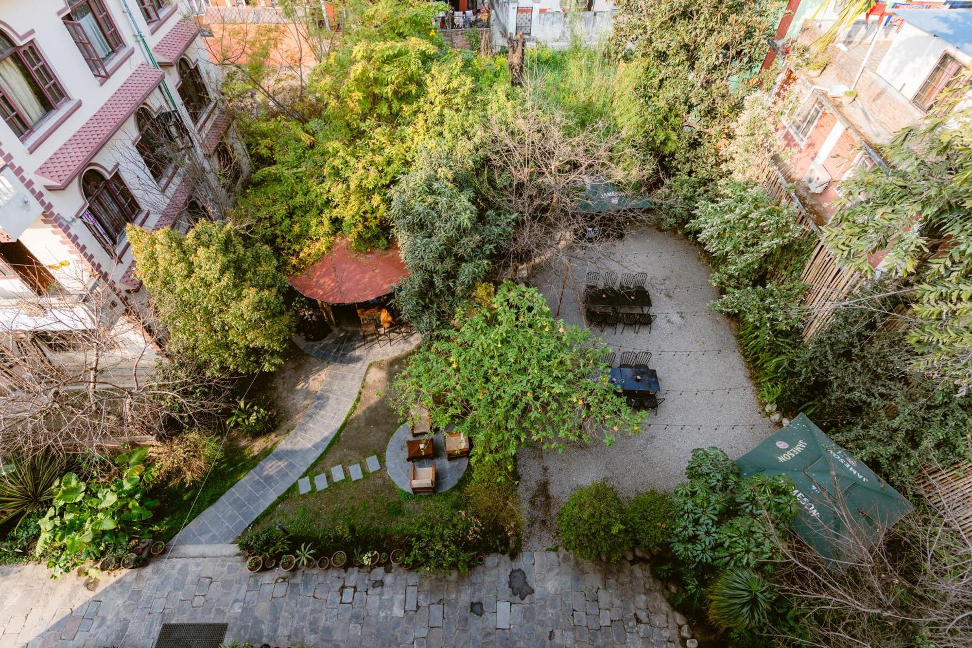 ホテル Cloud 9 Garden カトマンズ エクステリア 写真